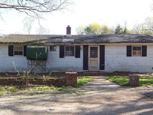 2nd image of 1889 Lindsay Rd