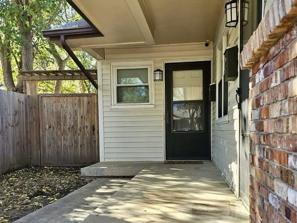 1837 S Santa Fe St #2