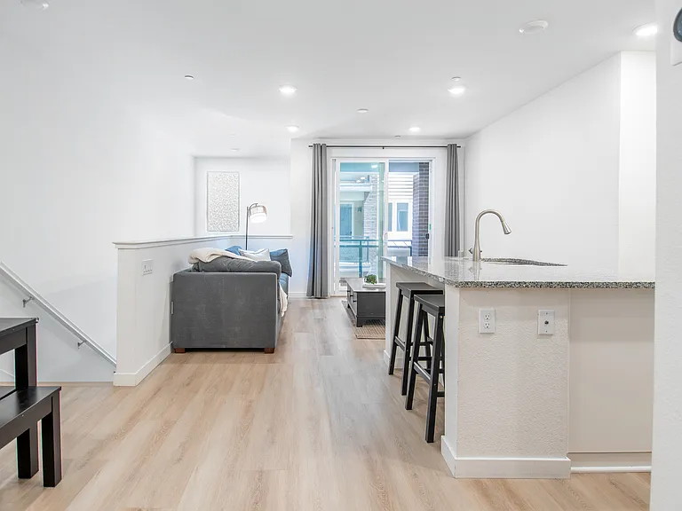 882 Slate Pl — Photo 8
