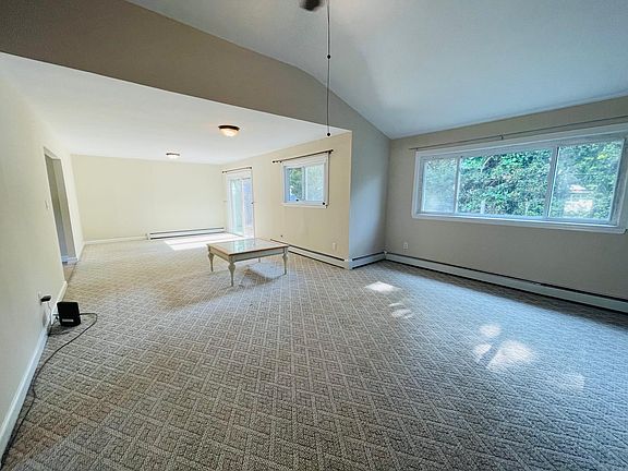 4th image of 72 Oneida Ave