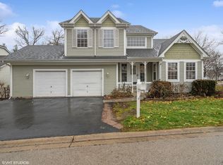 4 Foxglove Ct, Streamwood, IL 60107