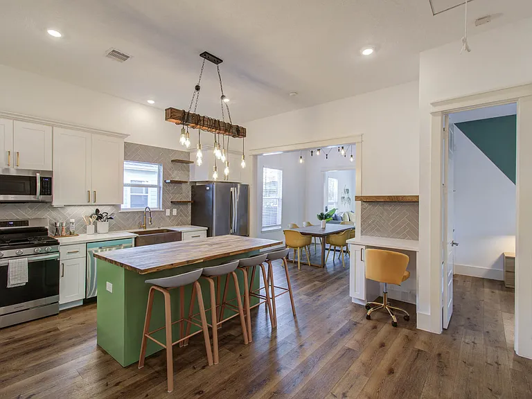 410 James St — Photo 12