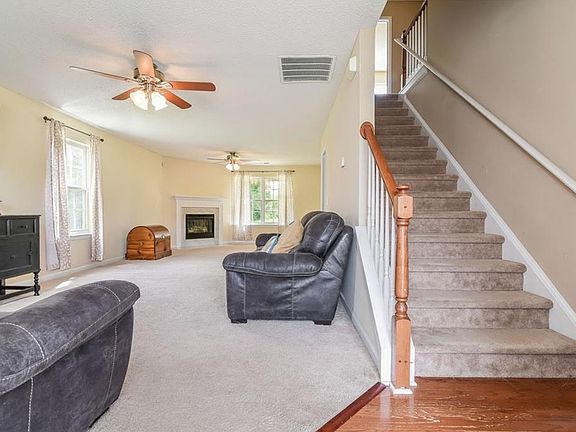 3rd image of 31 Glenmaura Way