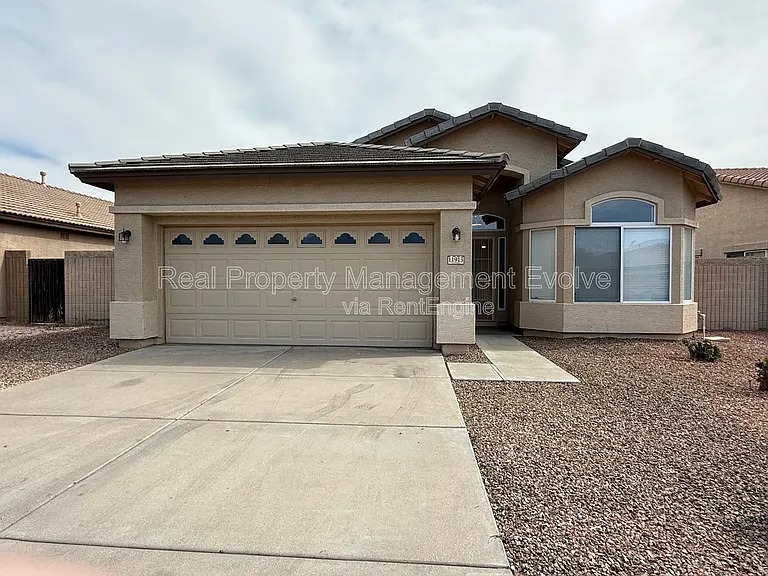 11913 W Jackson St — Photo 2