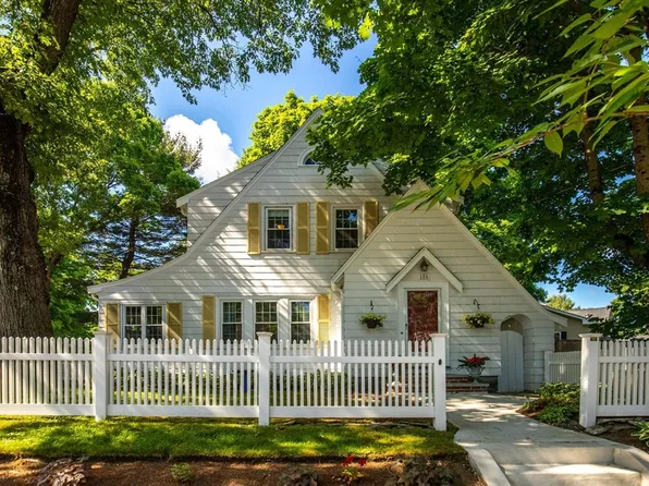 186 Lowell St, Reading, MA 01867