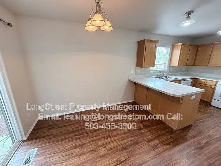 1825 SW Easy St — Photo 8