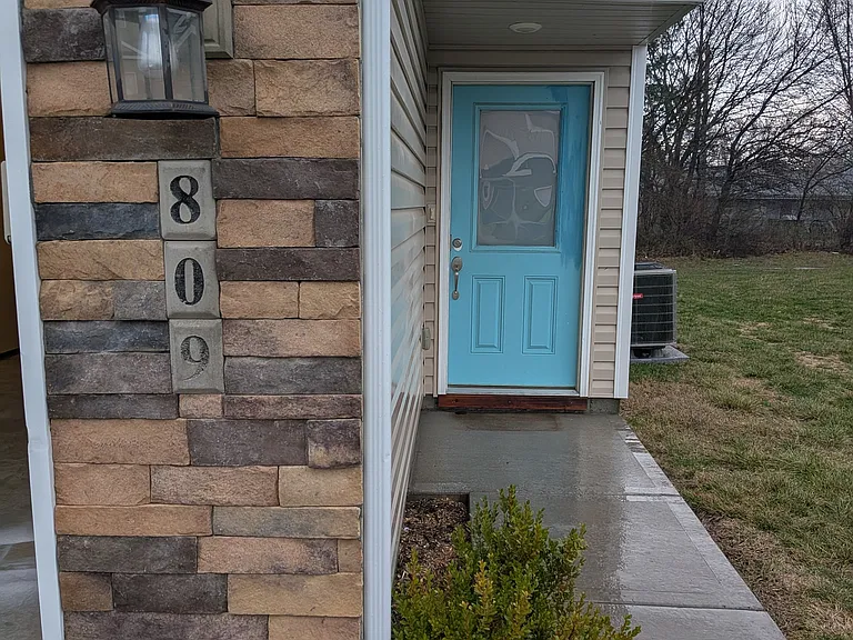 809 Markey Pl — Photo 2