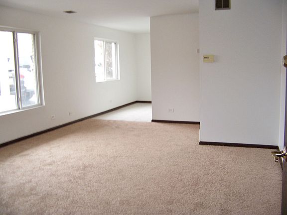 3rd image of 10936 Kilpatrick Ave APT 1C