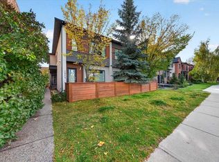 1922 W 29th St SW, Calgary, AB T3E 2J8