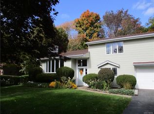 7101 Northledge Dr, Lockport, NY 14094