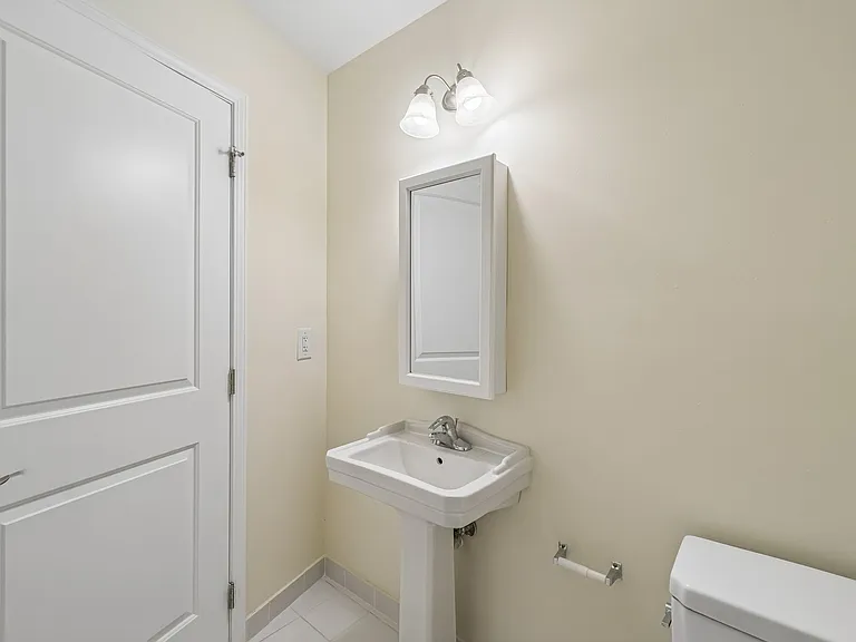 The Ashley Apartments — Photo 46