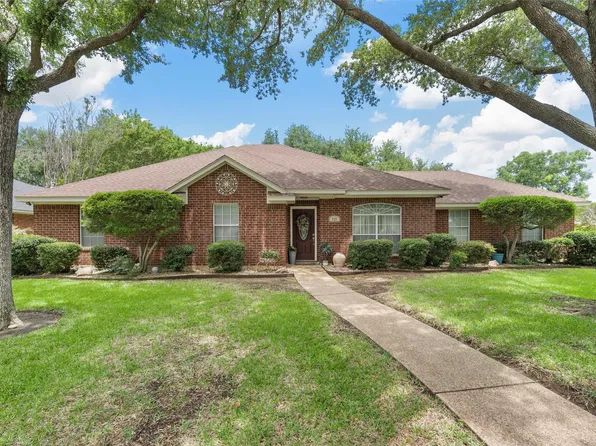 727 Wheatland Dr, Mc Gregor, TX 76657