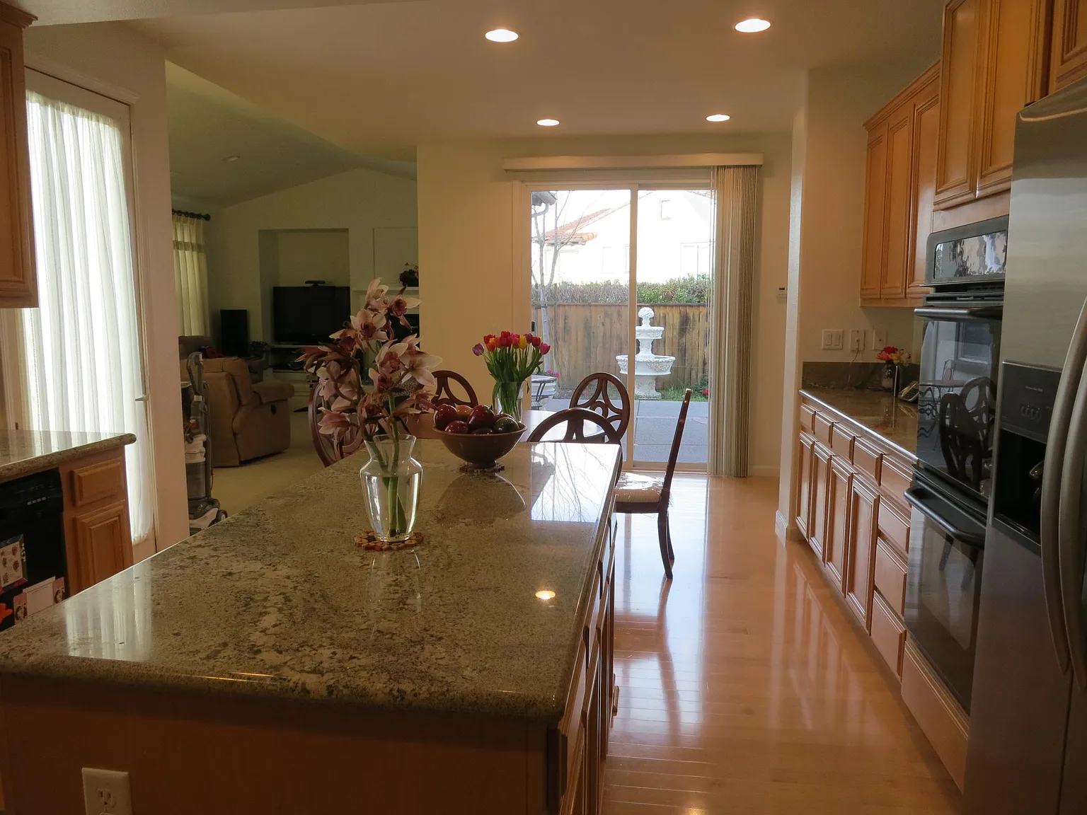 4 bed, 2800 sqft, $5,600 — Photo 3