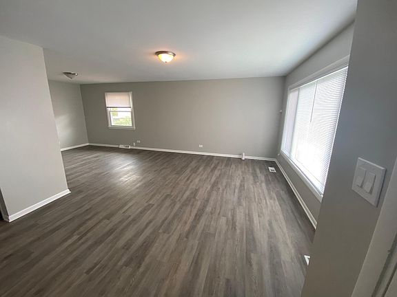 2nd image of 323 N Pleasant Dr