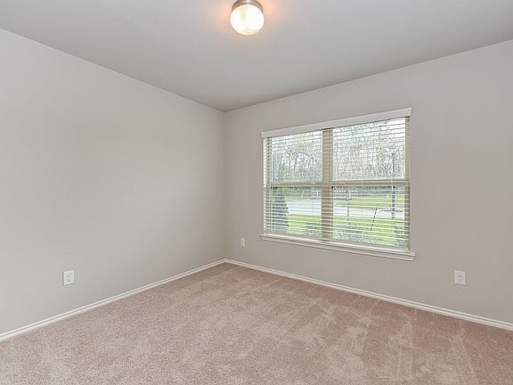 4th image of 7910 Black Oak Dr