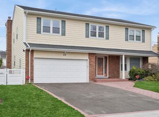 52 Halyard Rd, Valley Stream, NY 11581