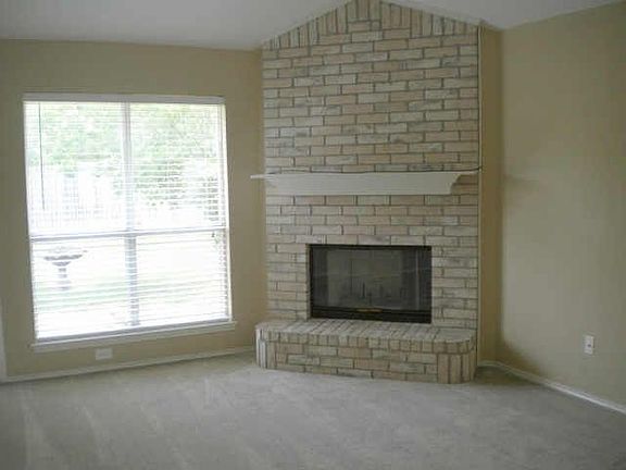 2nd image of 319 S Meadowbrooke Dr