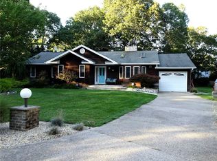 3 Roberta Ct, Hampton Bays, NY 11946