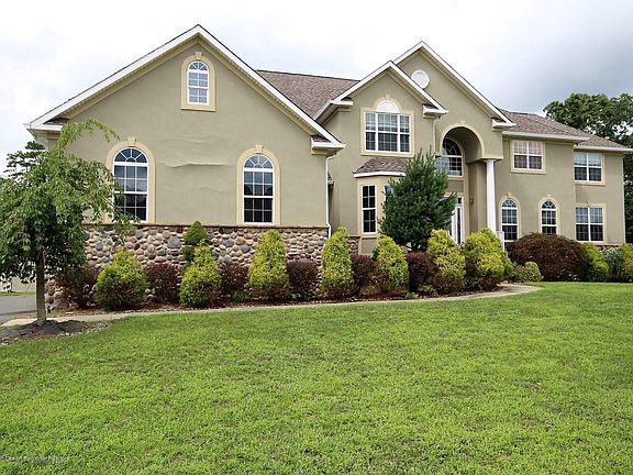 2nd image of 1814 Charlton Circle