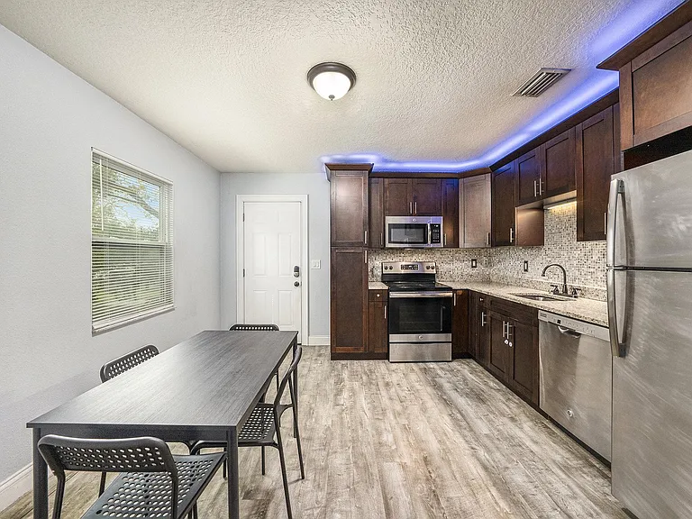 Modern and Spacious Kitchen