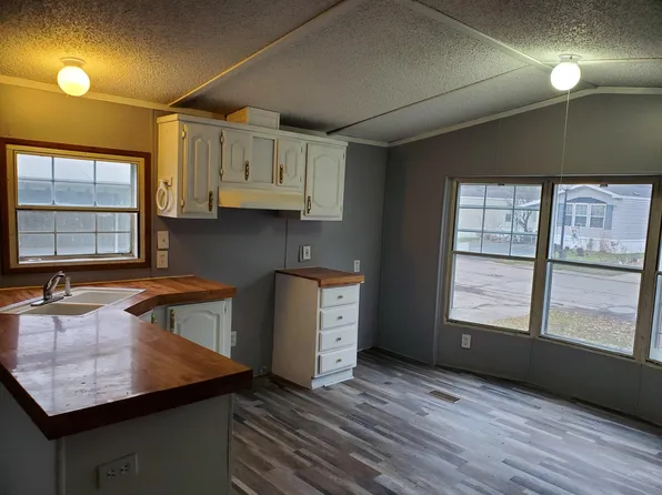 242 Massachusetts Ave, Elyria, OH 44035