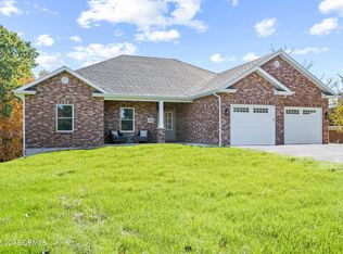 1153 Choctaw Ridge Dr, Holts Summit, MO 65043