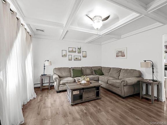 3rd image of 269 Carleton Drive E