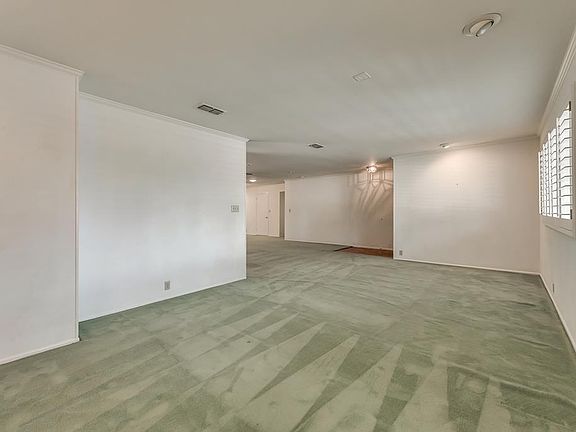 3rd image of 1601 Sandalwood Ln