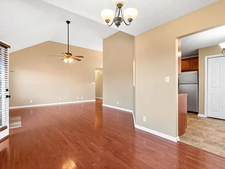 1390 Whitt Ln — Photo 11