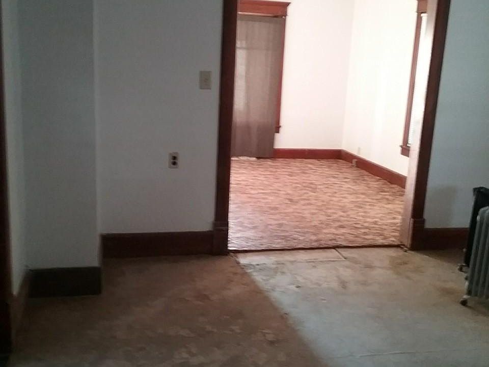 2nd image of 917 5th St Unit 1