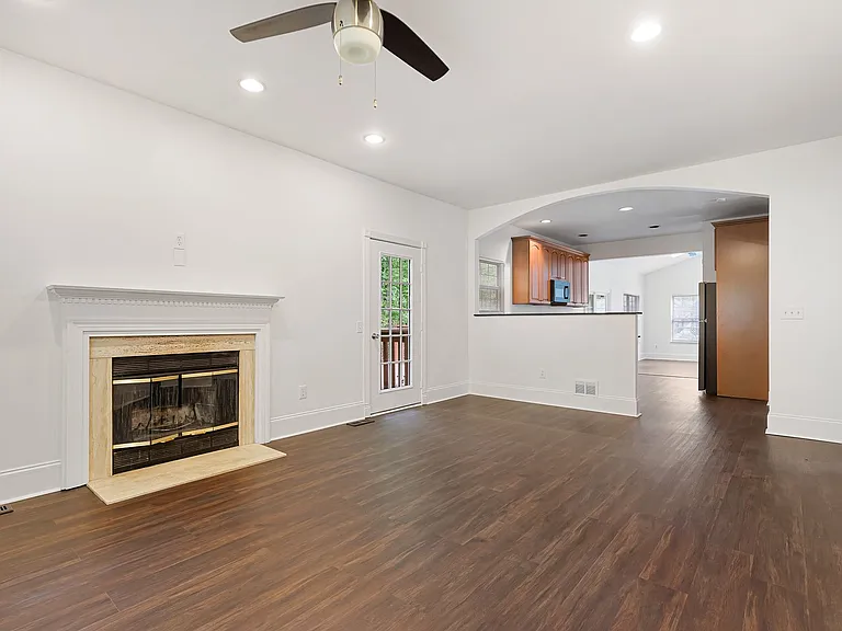 240 Timber Knoll Dr — Photo 6