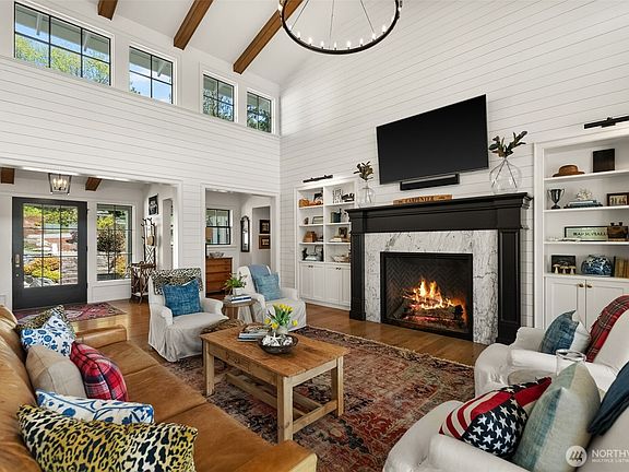 5th image of 2606 East Bay Drive NW