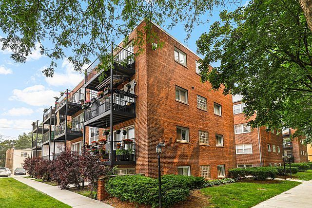 1st image of 2636 W Catalpa Ave APT 36
