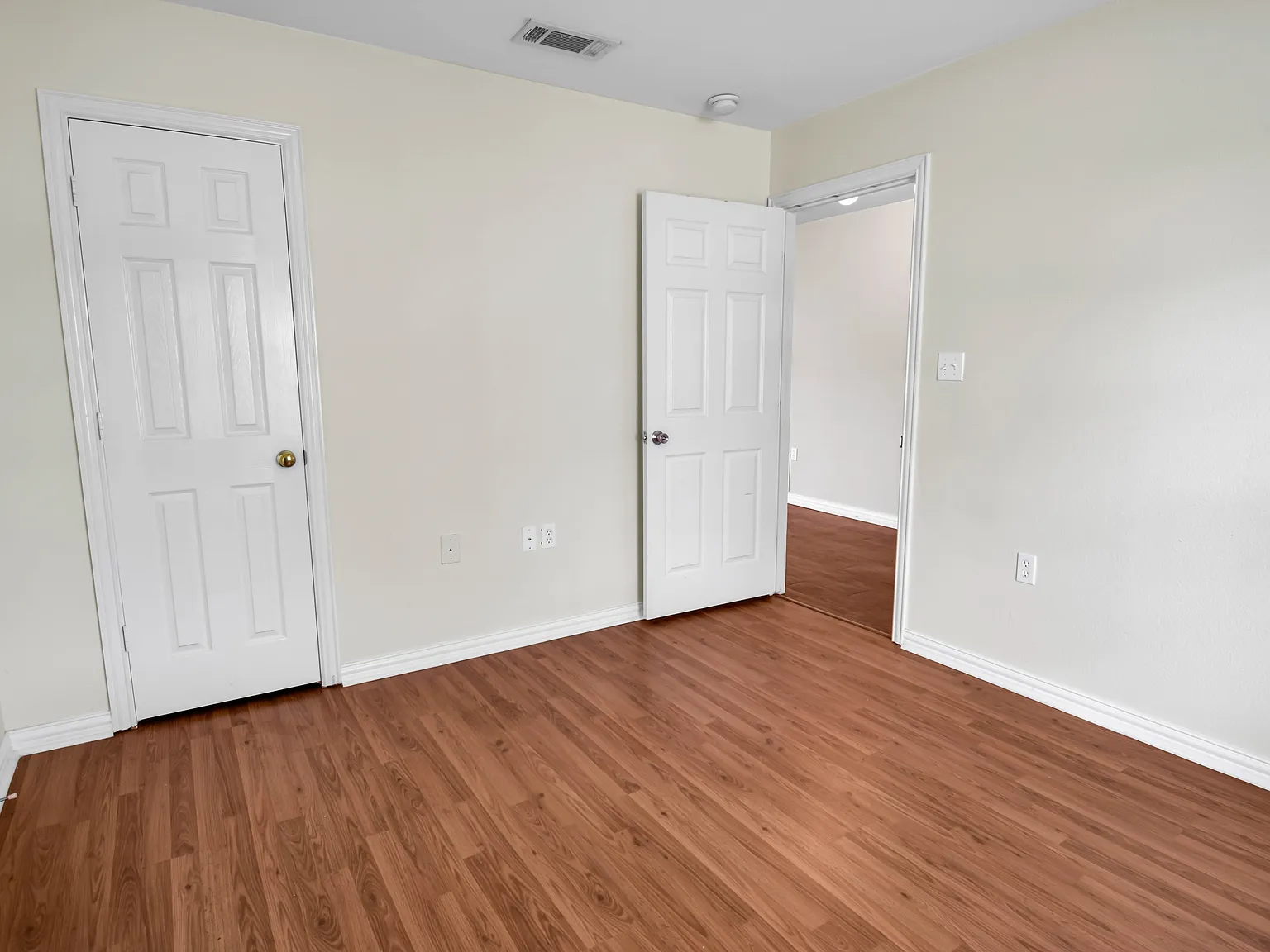 5711 Arlington Park Drive - 1 — Photo 3