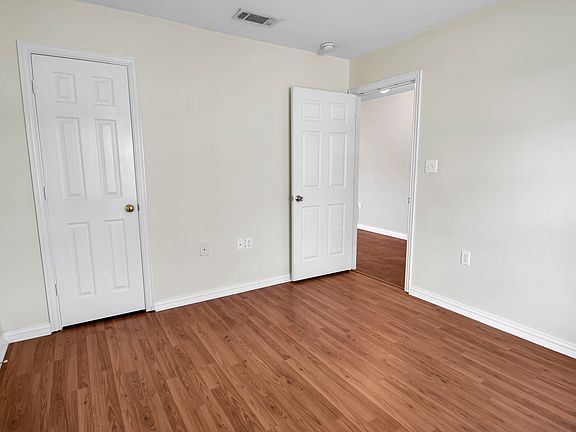 3rd image of 5711 Arlington Park Dr