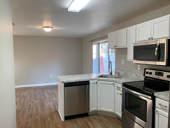 4th image of 22234 Hawthorne Way #B