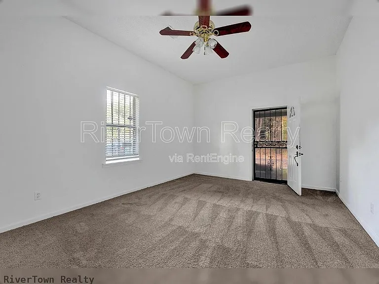 439 Simpson Ave — Photo 16