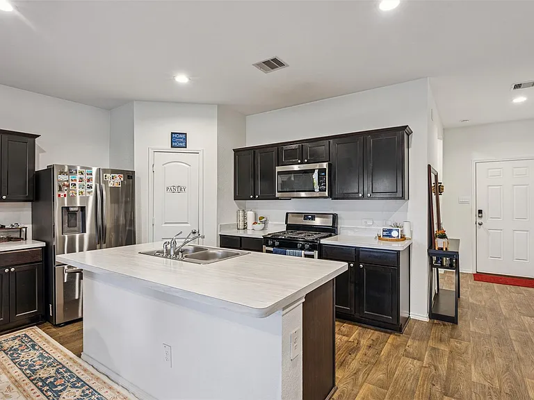 5102 Hedgerose Ln — Photo 7