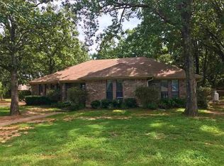 4420 Wood Creek Dr, Paris, TX 75462