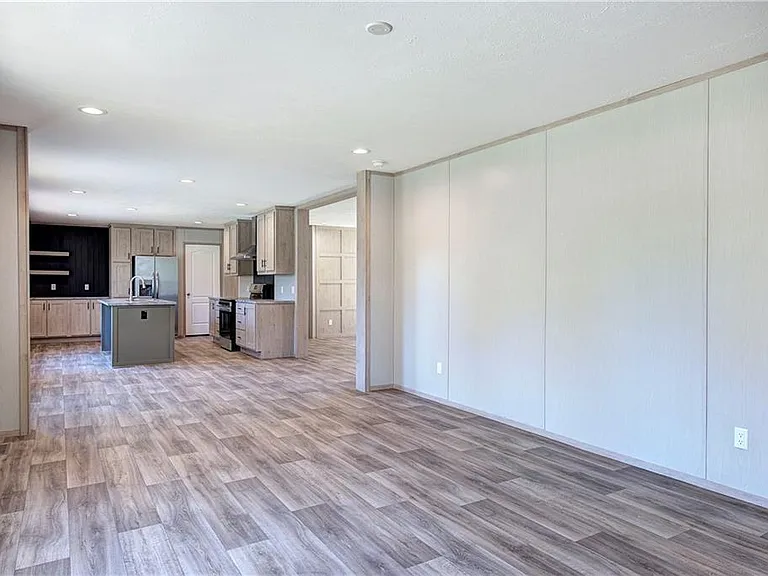 81 Popham Rd — Photo 3