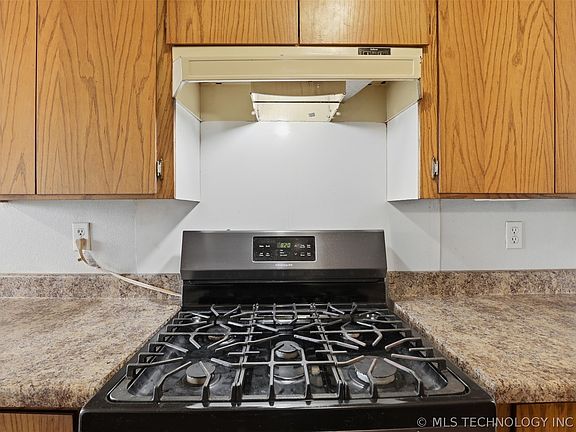 5th image of 2313 W 8th St