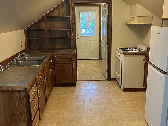 2nd image of 320 Prospect Ave #4