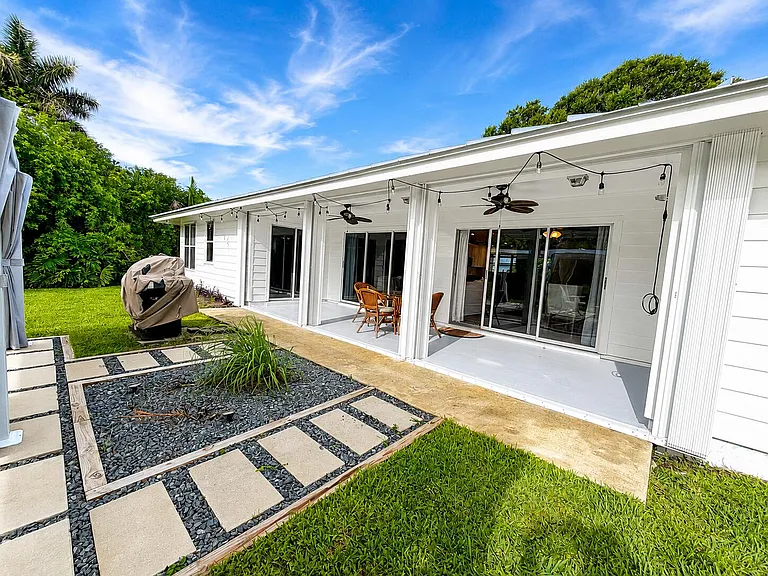 341 Suwanee Ave — Photo 52