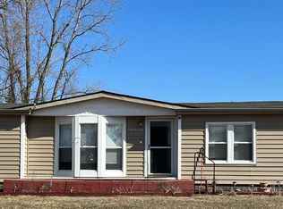 23707 Clark Rd, Belleville, MI 48111