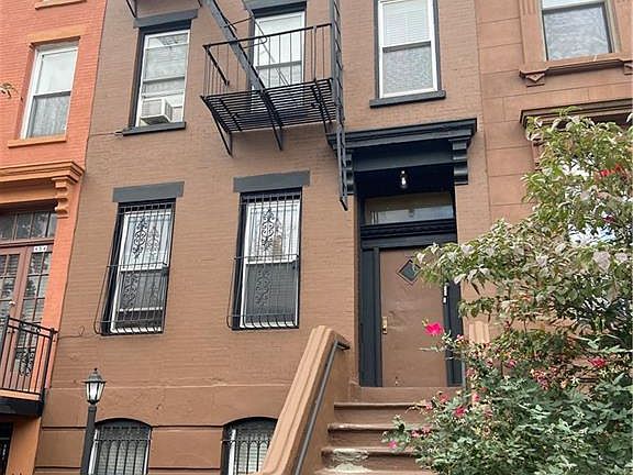 2nd image of 152 Putnam Ave APT 4