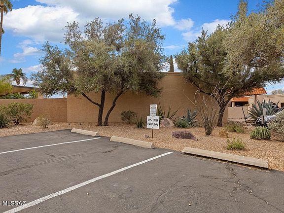 3rd image of 8670 N Avenida Amatista