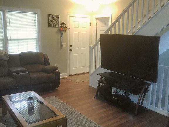 3rd image of 505 Gold Leaf Dr