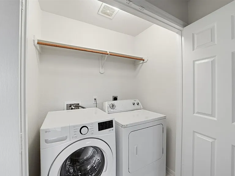 2110 Ridge Wood Ln — Photo 22