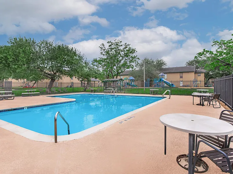 Twin Oaks — Photo 15