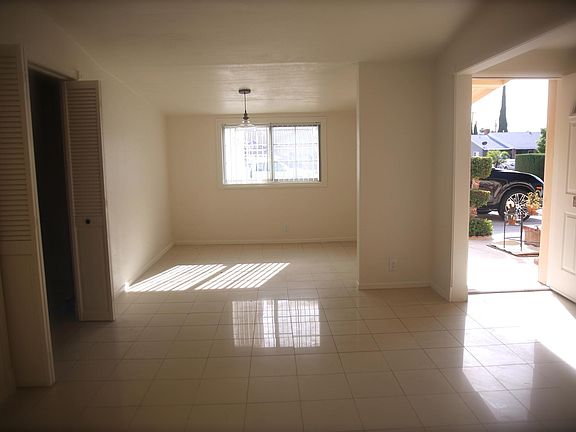 Spacious entry and dining room